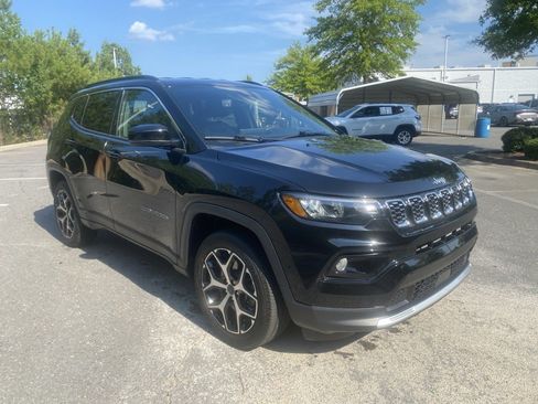 Used 2025 Jeep Compass Limited AWD/4WD image 1