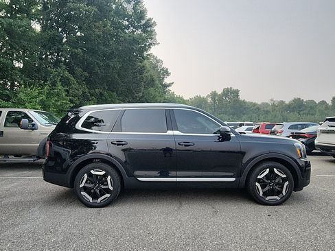 Used 2023 Kia Telluride EX w/ EX Captain's Chair Package AWD/4WD image 6