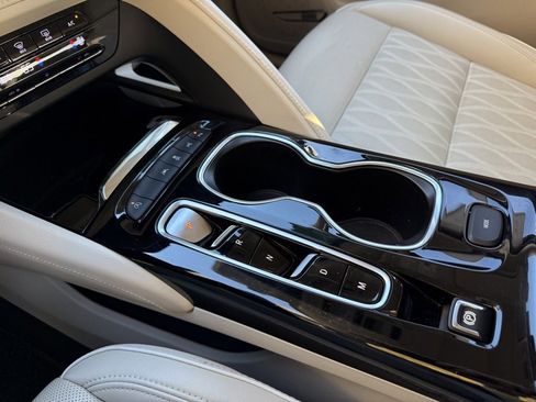 Certified 2023 Buick Envision Avenir image 33