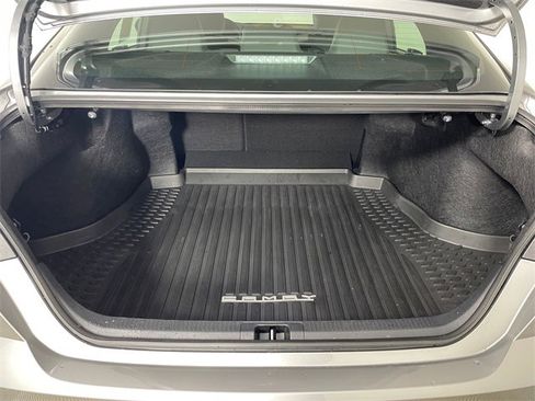 Used 2025 Toyota Camry SE image 18