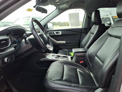 Used 2023 Ford Explorer XLT w/ Equipment Group 202A AWD/4WD image 27