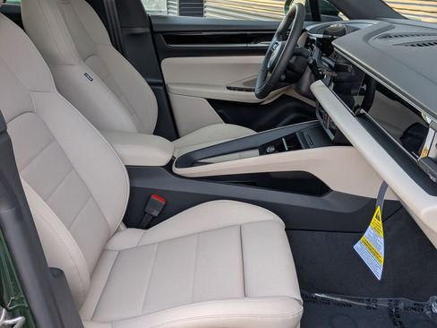 New 2026 Porsche Macan Electric RWD image 23