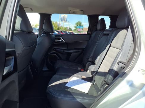 Used 2024 Mitsubishi Outlander AWD image 11