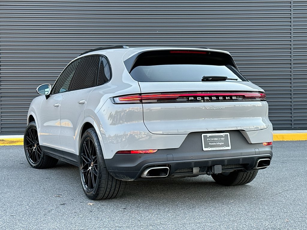 Certified 2025 Porsche Cayenne AWD/4WD image 3