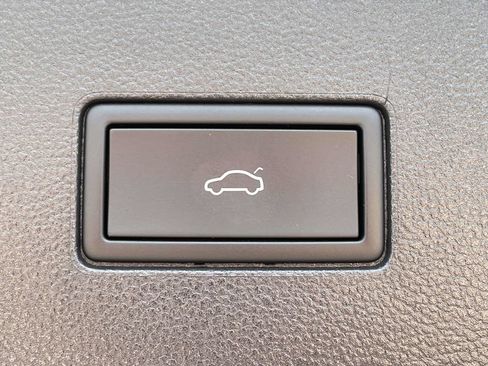 Used 2025 Volkswagen Atlas SE FWD image 40