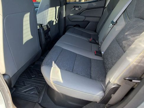 Used 2024 Chevrolet Colorado ZR2 w/ Technology Package image 17