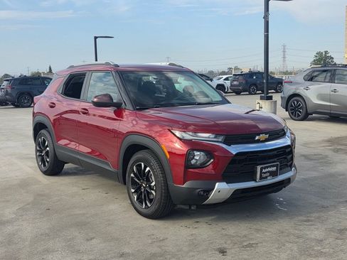 Used 2023 Chevrolet TrailBlazer LT FWD image 3
