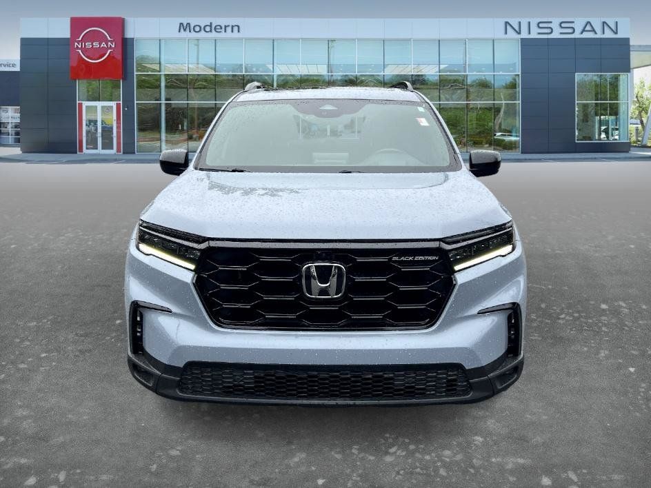 Used 2025 Honda Pilot Black Edition image 2