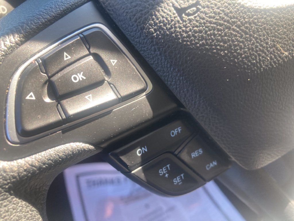 Used 2018 Ford Escape SE w/ SE Sync 3 Package AWD/4WD image 39