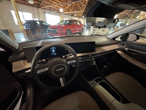 Used 2025 Hyundai Sonata SEL FWD image 34