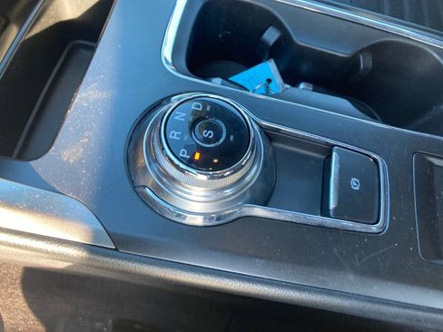 Used 2017 Ford Fusion SE w/ Fusion SE Technology Package image 33