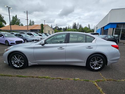 Used 2017 INFINITI Q50 Signature Edition w/ All Weather Package (L93) AWD/4WD image 2