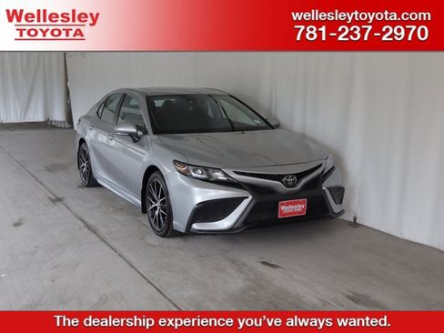 Used 2023 Toyota Camry SE image 1