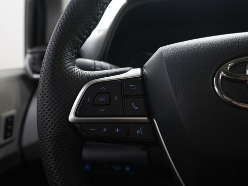 Used 2024 Toyota Sienna Limited AWD/4WD image 27