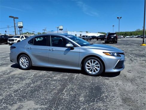 Used 2023 Toyota Camry LE image 4