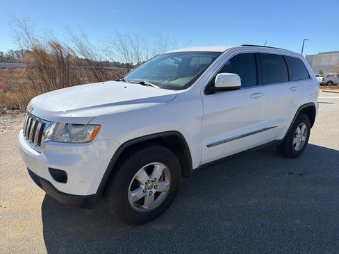 Used 2013 Jeep Grand Cherokee Laredo image 1