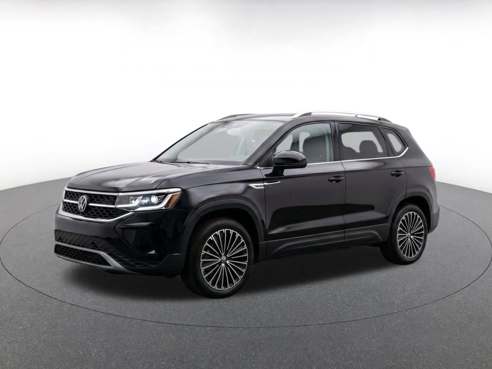 Used 2026 Volkswagen Taos SE FWD image 9
