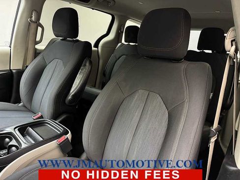 Used 2018 Chrysler Pacifica Touring Plus FWD image 13
