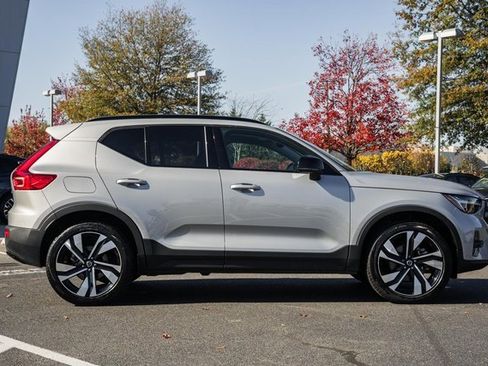 Certified 2025 Volvo XC40 B5 Plus image 3