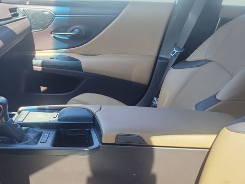 Used 2021 Lexus ES 300h w/ Premium Package FWD image 3