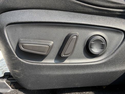 Used 2021 Toyota RAV4 XLE AWD/4WD image 25