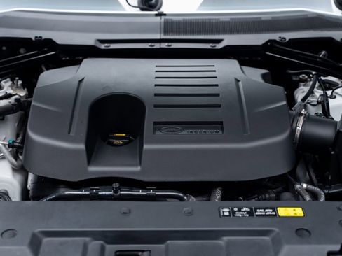 Used 2023 Land Rover Defender 130 SE image 78