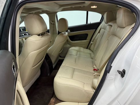 Used 2013 Lincoln MKS AWD image 18