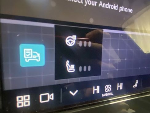 Certified 2025 Volvo XC40 B5 Core image 24