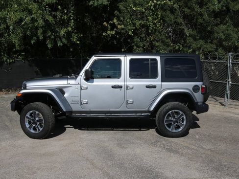 Used 2019 Jeep Wrangler Unlimited Sahara AWD/4WD image 2