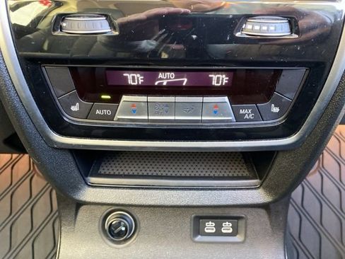 Used 2020 BMW X7 xDrive40i w/ Premium Package image 28
