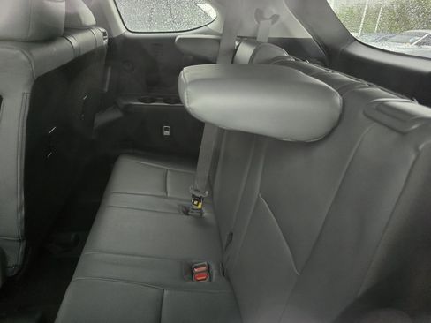 Used 2021 Toyota Highlander XLE AWD/4WD image 20