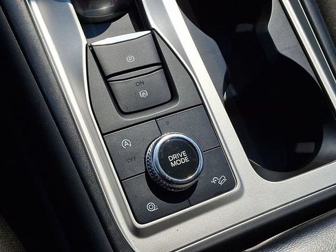 Used 2023 Ford Explorer XLT AWD/4WD image 28