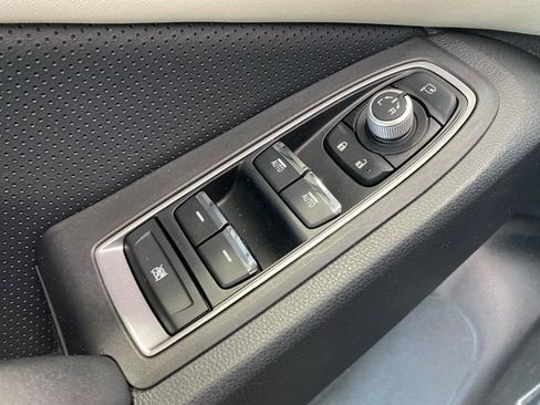 Used 2022 Subaru Ascent Touring AWD/4WD image 8