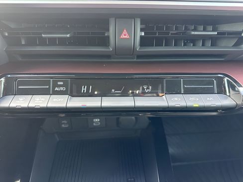 Used 2024 Toyota Prius Prime SE image 17