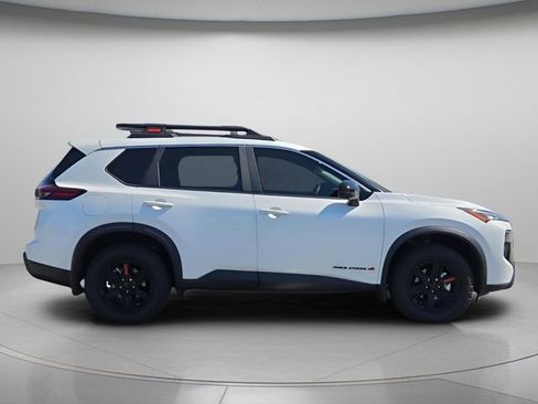 Used 2025 Nissan Rogue SV w/ Rock Creek Premium Package image 8