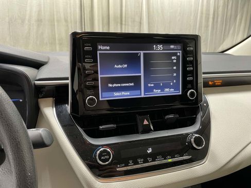 Used 2020 Toyota Corolla LE FWD image 12