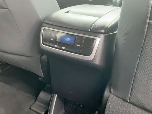 Used 2019 Toyota Highlander LE FWD image 22