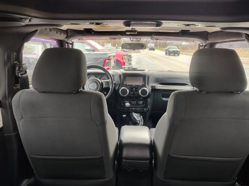 Used 2012 Jeep Wrangler Sahara w/ Dual Top Group image 12