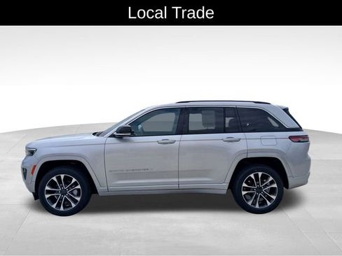 Used 2022 Jeep Grand Cherokee Overland AWD/4WD image 2