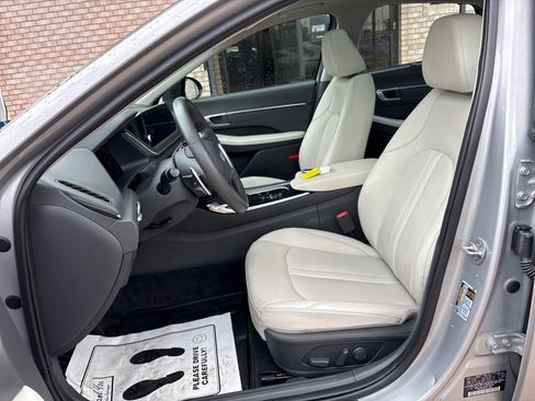 Used 2023 Hyundai Sonata Limited w/ Cargo Package FWD image 3