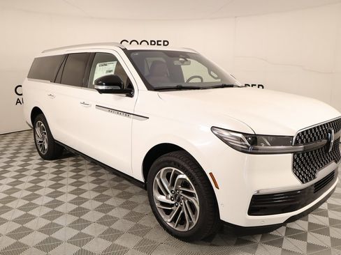 New 2025 Lincoln Navigator L Reserve image 1