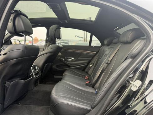 Used 2017 Mercedes-Benz S 550 Sedan image 25