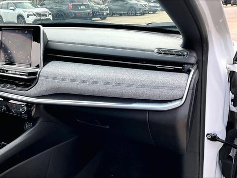 Used 2025 Jeep Compass Latitude image 18