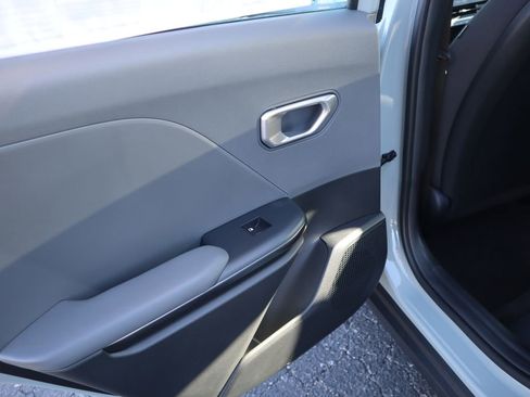New 2025 Kia K4 LXS image 10