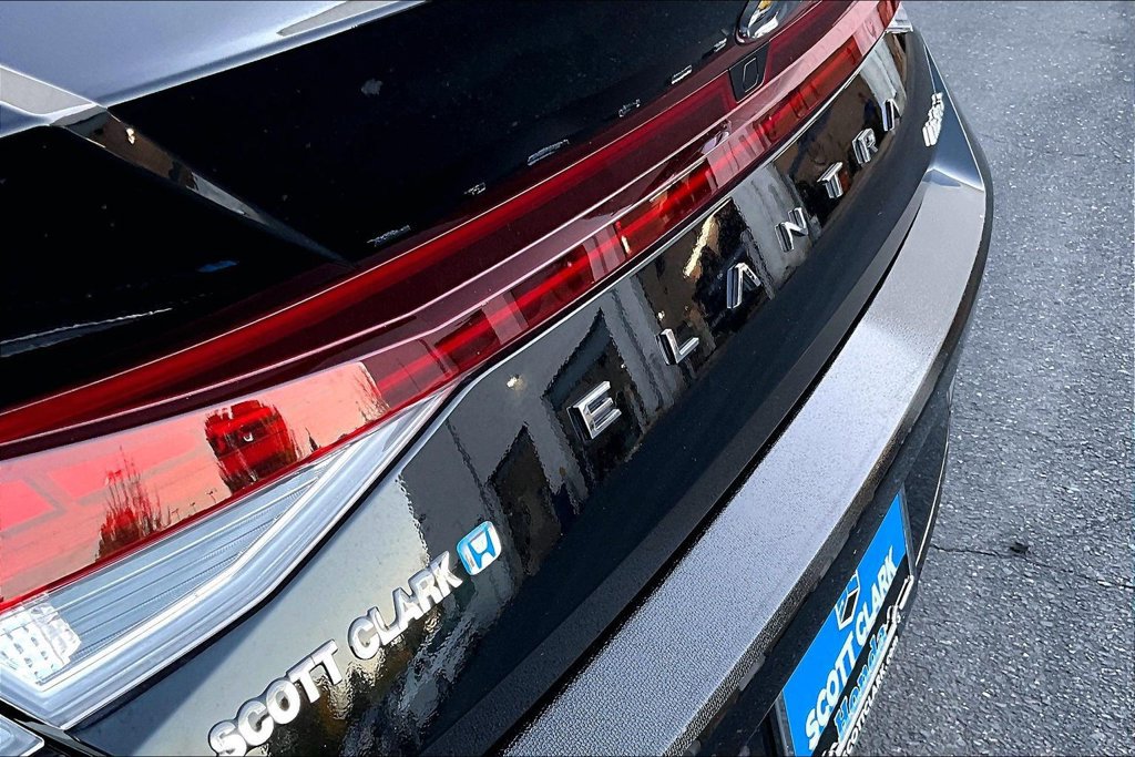 Used 2023 Hyundai Elantra Limited FWD image 23