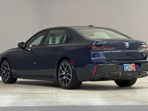 Certified 2023 BMW 740i RWD image 3