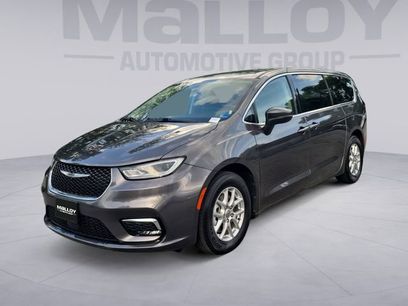 Used 2023 Chrysler Pacifica Touring-L