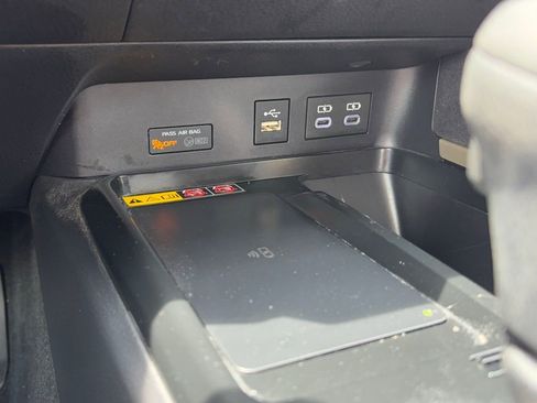 Used 2025 Toyota Camry LE image 11