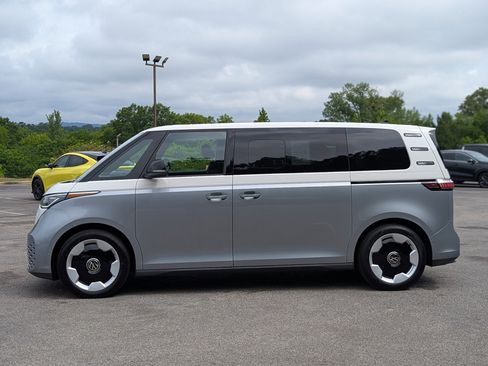Used 2025 Volkswagen ID. Buzz Pro S Plus RWD image 6