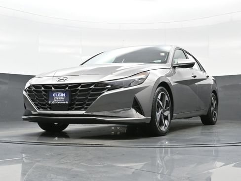 Certified 2023 Hyundai Elantra Limited w/ Preferred Accessory Package image 27